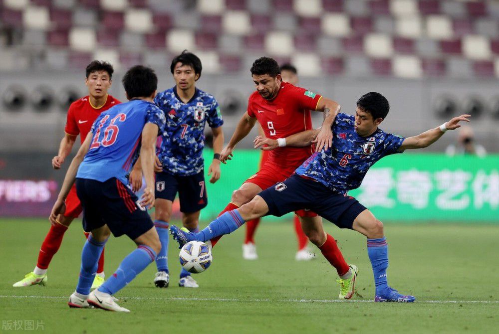 最终罗马主场3-1击败乌迪内斯，升至积分榜第五位，距离前四仅有3分差距。